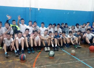 Спортско надметање на импровизованом полигону