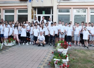 Општина летовањем наградила 55 ученика